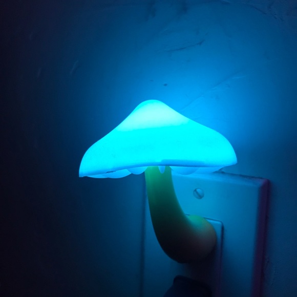 Rainbow mushroom night light plug in rave dance trippy psychedelic shroom party - Picture 5 of 11